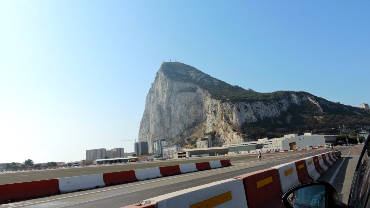 01 Pohad na Gibraltar cez hranin letisko Mal